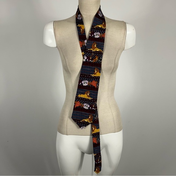 Lion King Tie - Picture 1 of 4